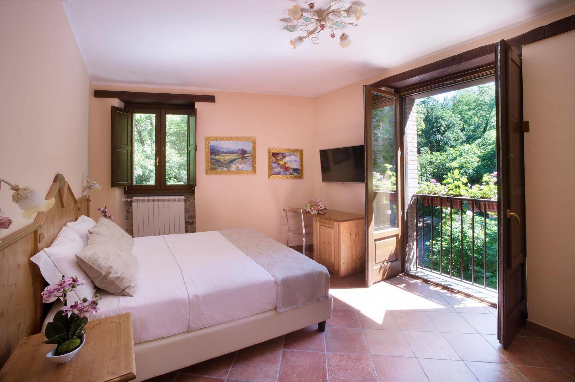 Dimora Storica Maccarunera Hotel 4*